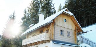 Chalet à la neige