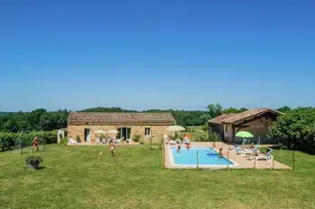 Maison à Biron,Maison au milieu des champs avec piscine FR-00018-66 N°568525