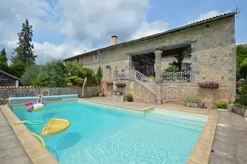 Casa en La Forêt de Tessé,Maison fabuleuse avec piscine FR-00032-90 N°726072