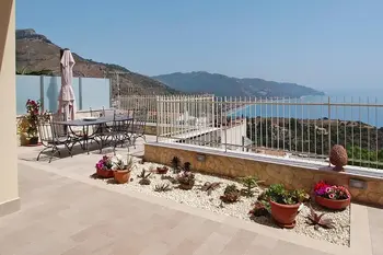 Appartement à Taormina,Apartments Taormina-Le Villette Aloe 5 pax ISI011005-DYB N°878573