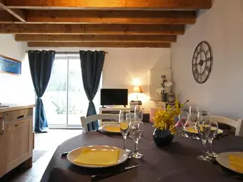 Agriturismo a Sartilly,Charmante maison près de la baie du Mont St-Michel, idéale pour couples ou familles, jardin privé, parking FR-1-362-473 N°830071