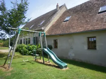 Agriturismo a Arthon,Gîte familial près de Châteauroux avec jardin, aire de jeux et location de salle, idéal pour 8 pers. FR-1-591-12 N°830143