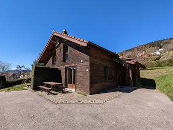 Cottage in Gérardmer,Chalet convivial à Gérardmer avec cheminée, proche du lac et des pistes, idéal famille et rando FR-1-589-95 N°830339