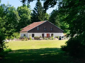 Agriturismo a Saulxures sur Moselotte,Ferme Vosgienne rénovée avec spa, sauna, jacuzzi, billard et étang privé en pleine nature FR-1-589-327 N°830435