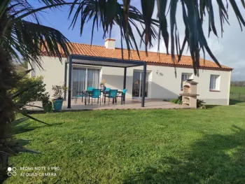 Cottage in Brem,Maison récente à la ferme avec jardin, terrasses, 4 chambres, proche plages et pêche privée FR-1-426-86 N°830482