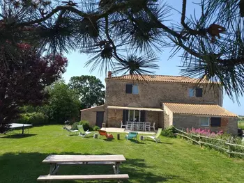 Cottage in Le Bernard,Gîte rénové avec jardin clos, proche plages, Wifi, parking pour voiture électrique FR-1-426-164 N°830505