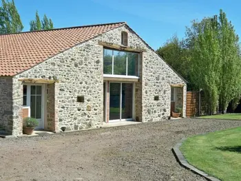 Cottage in Le Champ Saint Père,Grange rénovée avec piscine privative - 4 ch, jardin clos, à 7 km d'Indian Forest FR-1-426-304 N°830521