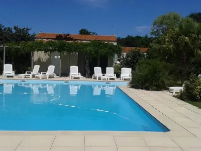 Gite in Saint Martin des Tilleuls,Maison rénovée avec piscine chauffée, jardin clos et Wi-Fi à Saint-Martin-des-Tilleuls FR-1-426-355 N°830531