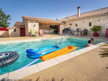 Casa rural en L'Hermenault,Maison rénovée pour 14 pers avec piscine chauffée, jardin, baby-foot, proche Puy du Fou et La Rochelle FR-1-426-362 N°830532