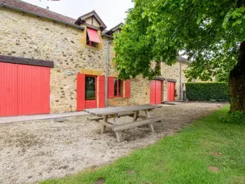 Gite à Bouillac,Maison familiale avec terrasse et jardin clos près de Belvès FR-1-616-9 N°839364