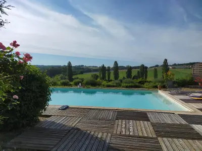 Gite à Mensignac,Maison de campagne avec piscine, proche de Périgueux – 2 chambres, BBQ, activités variées à proximité FR-1-616-54 N°839373