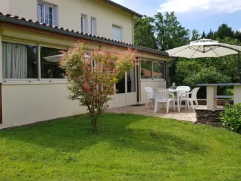 Gite in Saint Jory de Chalais,Gîte avec grand parc, clim et Wifi, proche commerces, dans le Parc Naturel Périgord Limousin FR-1-616-78 N°838536