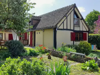 Cottage in Commune nouvelle d'Arrou,Gîte familial à Arrou avec jardin, babyfoot, mezzanine suspendue et cuisine équipée FR-1-581-93 N°830678