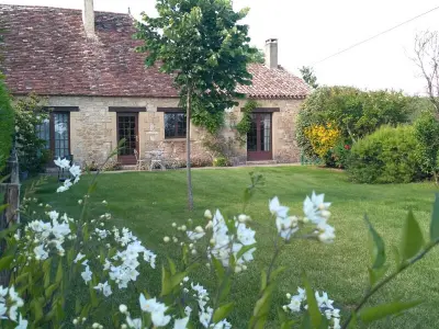 Gite à Saint Capraise de Lalinde,Charmante Maison de Campagne avec Jardin Clôturé, Cheminée et Wi-Fi Proche de la Dordogne FR-1-616-150 N°839406