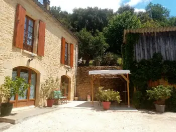 Cottage in Calviac en Périgord,Maison en pierre rénovée avec jardin, proche Sarlat, idéale pour familles, avec équipements bébé inclus FR-1-616-200 N°839418