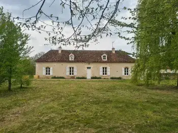 Agriturismo a Bélâbre,Maison de vacances en Brenne avec piscine partagée, grand jardin et tout confort inclus FR-1-591-329 N°830710