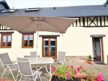 Cottage in Cany Barville,Gîte cosy à Cany-Barville, près du littoral, avec jardin, terrasse, WiFi, et parking privé FR-1-441-711 N°830717