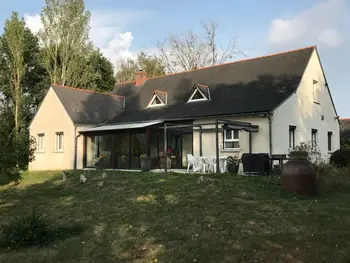 Gite in Luçay le Mâle,Grande Maison au Bord d'un Lac avec Spa, Jardin Clôturé et Proche du ZooParc de Beauval FR-1-591-336 N°830730