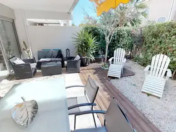 Appartement in Menton,Superbe 2P rénové avec jardin, piscine et proche mer à Menton FR-1-196-164 N°880875