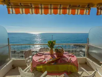 Appartement in Menton,Superbe 2P climatisé avec terrasses, garage et piscine, face à la mer. FR-1-196-222 N°880897