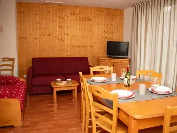 Chalet in Le Dévoluy,Chalet Duplex 8 Pers, 300m des Pistes, Terrasse, Piscine Couverte, Parking FR-1-504-435 N°830996