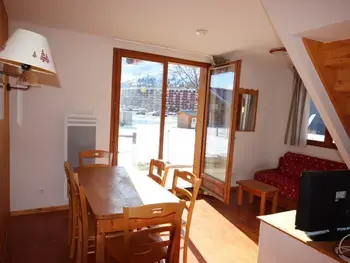 Chalet in Le Dévoluy,Chalet Mitoyen 3 Pièces 6 Pers. avec Terrasse - Résidence Le Hameau du Puy, Superdevoluy FR-1-504-450 N°831005