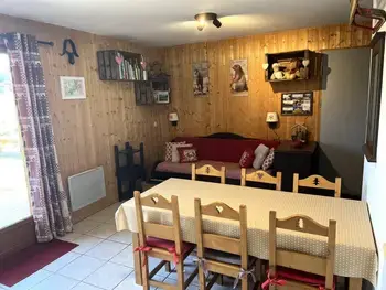 Chalet in La Joue du Loup,Chalet rénové 6 pers, TV connectée, WiFi, parking, animaux admis FR-1-504-480 N°831013