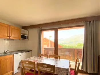 Apartment in La Joue du Loup,Appartement rénové 6 pers, balcon, parking, animaux admis FR-1-504-484 N°881761