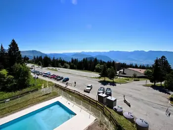 Apartamento en Chamrousse,Studio cabine à Chamrousse 1750, pied des pistes avec balcon et piscine en été FR-1-549-33 N°964007