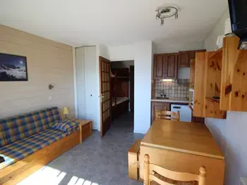 Apartamento en Auris,Studio cabine 3 pers. aux pieds des pistes avec balcon à Auris en Oisans FR-1-297-35 N°882192