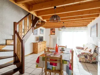 Appartement in Esquièze Sère,Appartement T3 6 pers avec jardinet, BBQ, proche thermes, parking privé, 3 stations de ski à proximité FR-1-402-9 N°882584