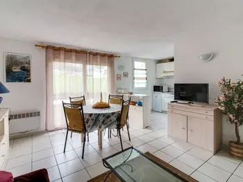 Appartement in Esquièze Sère,T2 cabine 6 pers, jardin, parking FR-1-402-28 N°882590