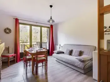 Appartement in Esquièze Sère,Appartement T3 Duplex 6 Pers. avec Cheminée et Balcon à Esquièze-Sère FR-1-402-70 N°882928