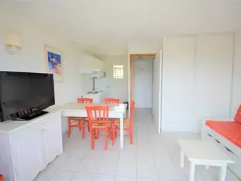 Casa en Salavas,Maison Duplex avec Piscines à Salavas - 6 Personnes, Animaux Admis, Parking, Terrasse et WiFi FR-1-382-136 N°831521