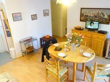 Apartment in Bagnères de Luchon,Charmant T2 Cabine à Luchon - Terrasse & Parking - Proche Centre & Commodités - Animaux Admis FR-1-313-123 N°884289