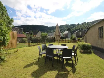 Appartamento a Mont Dore,Appartement T3 avec Jardin Privatif et WIFI à Mont-Dore, Rénové, Parking et Garage Inclus FR-1-608-37 N°884720