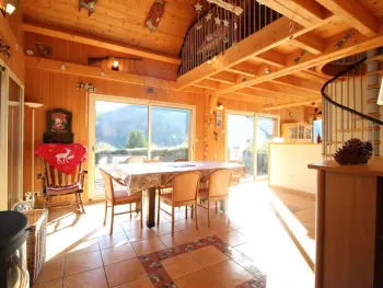 Chalet a Mont Dore,Mont-Dore : Chalet spacieux avec parking et grand terrain FR-1-608-106 N°831855