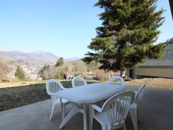 Casa a La Bourboule,Maison récente 70m² | 8 pers | 3 chambres | Terrasse | Parking | La Bourboule FR-1-608-203 N°831891