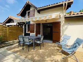 Villa en Capbreton,Villa Patio proche Océan, Terrasse, Piscine et Parking Privé FR-1-413-174 N°831972