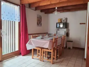 Appartement à Cauterets,Chalet cosy 4/5 personnes avec jardins, parking, proche télécabine, navette gratuite FR-1-401-228 N°968401