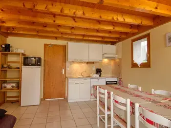 Chalet in Morillon Village,Chalet cosy à Morillon, 2 salles de bain, parking, Wifi, près du lac FR-1-642-42 N°832109