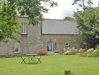 Gîte in Montaigu la Brisette,Maison paisible avec jardin, proche nature, Montaigu-la-Brisette - Cheminée, WiFi, BBQ, proche randonnées FR-1-362-7 N°832281