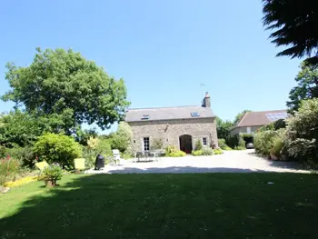 Cottage in Couville,Maison de charme au cœur du Cotentin - Cheminée, jardin clos, à 10 km du littoral FR-1-362-39 N°832297