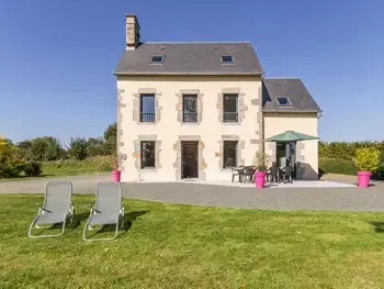 Gite in Muneville sur Mer,Maison familiale avec étang, 4 ch, près des plages, fermette, BBQ, jardin, parking, wifi FR-1-362-40 N°832298