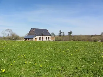 Agriturismo a Saint Amand,Maison isolée en pleine nature avec cheminée, jardin privé et équipements modernes FR-1-362-129 N°832334