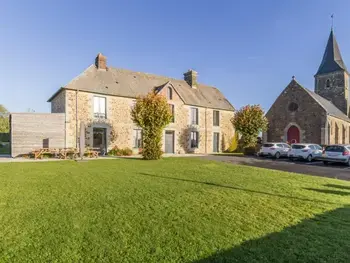 Cottage in Le Guislain,Maison de charme avec grand jardin, idéale pour familles, proche Mont Saint-Michel et Plages du Débarquement FR-1-362-247 N°832380