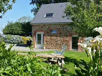 Cottage in La Colombe,Maison de charme 4 pers, 2 ch, jardin privé, cheminée, WIFI, proche verger, ménage inclus FR-1-362-268 N°832392