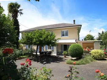 Gîte in Asson,Maison spacieuse avec piscine chauffée et jardin, animaux acceptés FR-1-384-196 N°832664