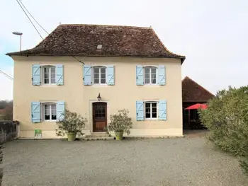 Agriturismo a Vielleségure,Ferme Béarnaise rénovée avec jardin clos, cheminée, équipements bébé et animaux acceptés FR-1-384-333 N°832668