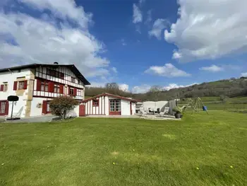 Gite à Sare,Joli gîte avec terrasse privée, parking et WiFi à 1 km du bourg de Sare FR-1-384-340 N°832670